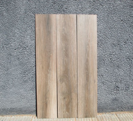 Porcelanico Borneo Roble C2 23x120 3